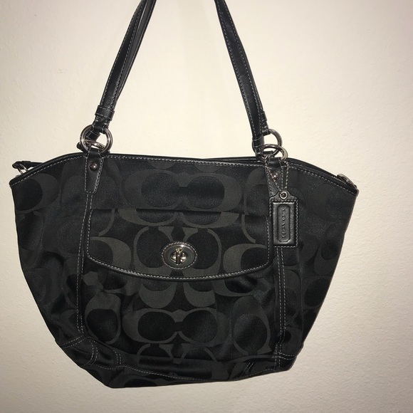 Used coach black shoulder bag great condition - Picture 2 of 8